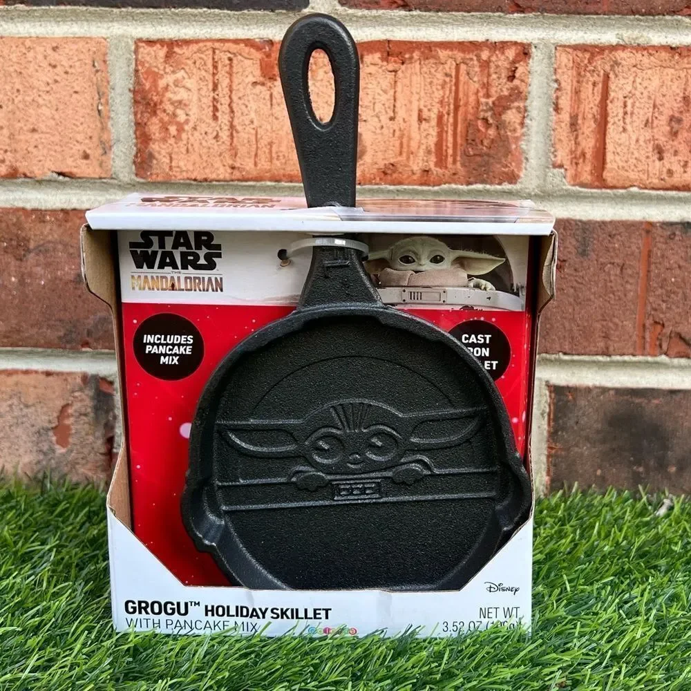 STAR WARS MANDALORIAN BABY YODA GROGU Cast Iron Skillet